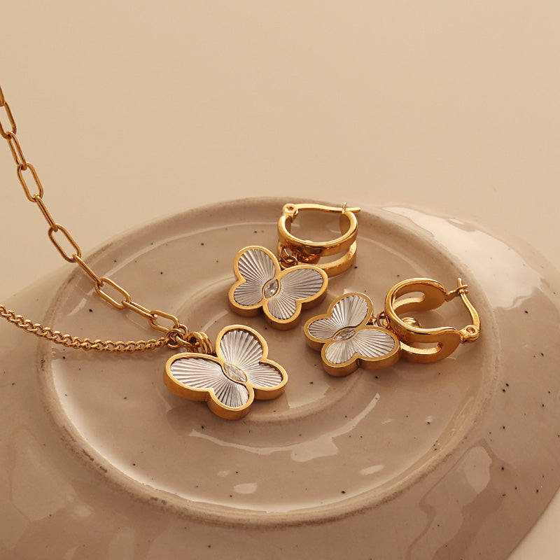 Mini Butterfly & Heart Necklace – Gold (42 + 5 cm)