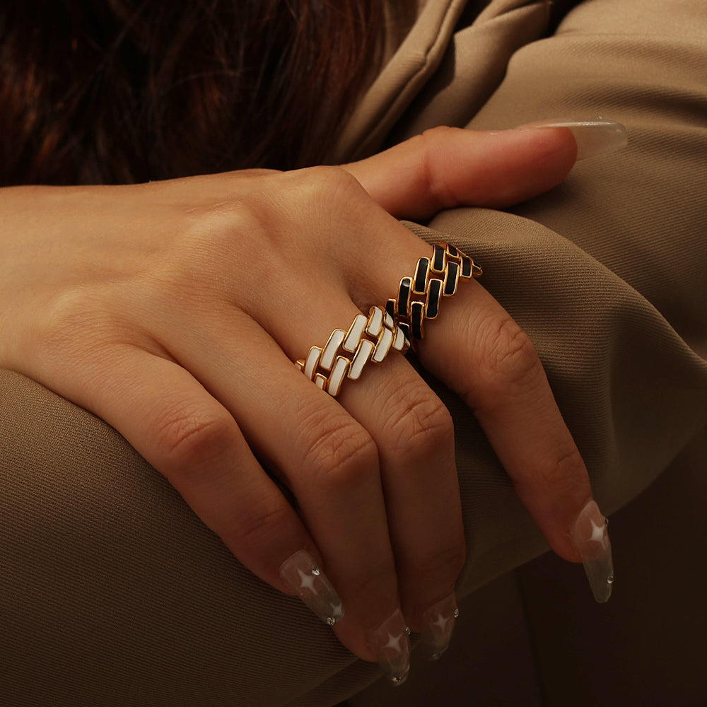 Lattice Band Ring – Gold (Black/White)