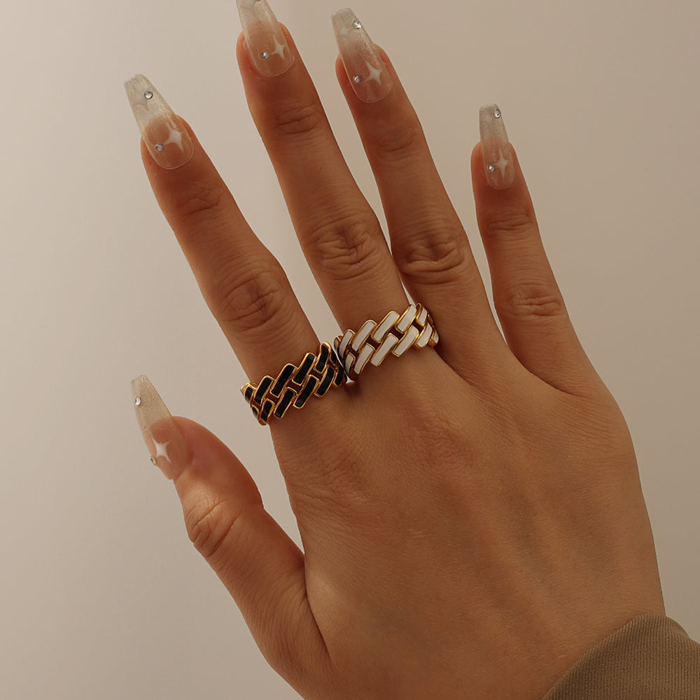 Lattice Band Ring – Gold (Black/White)