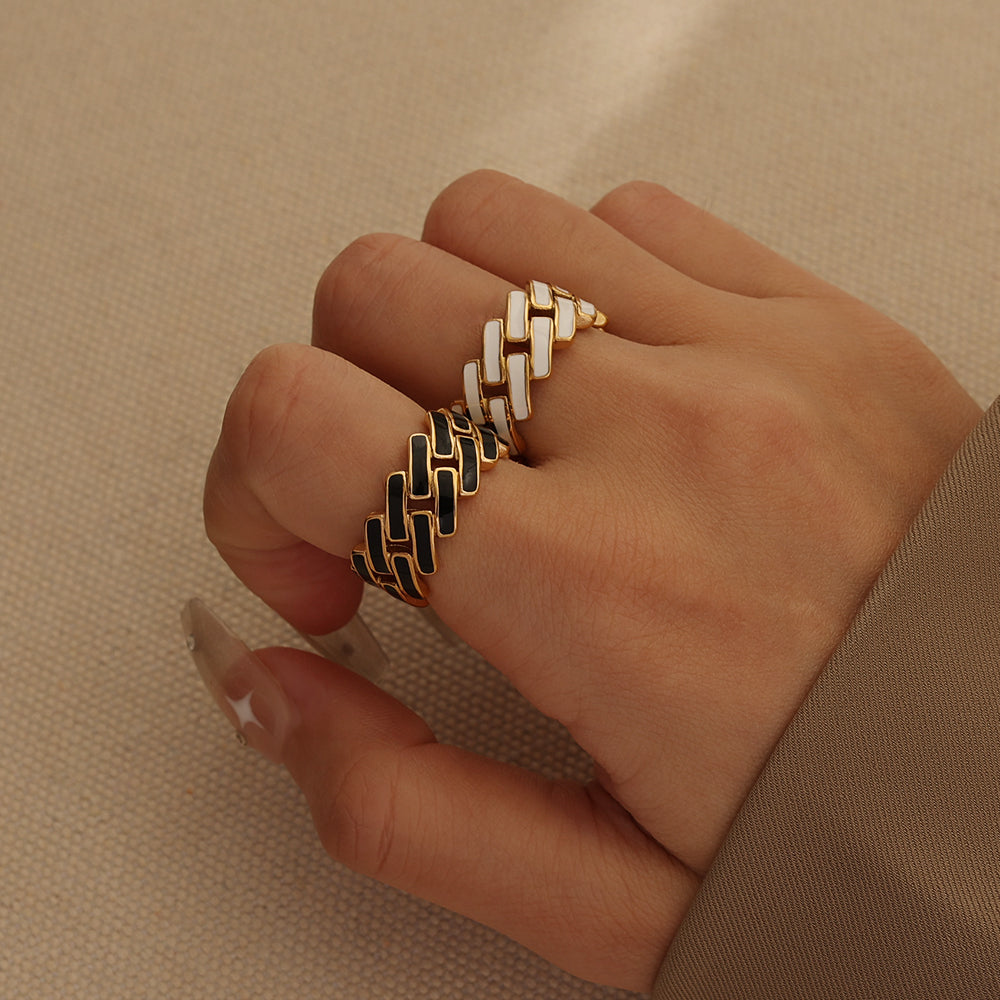 Lattice Band Ring – Gold (Black/White)