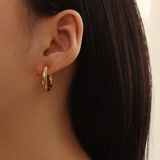 Sleek Mini Hoops – Gold (22 × 4 mm)