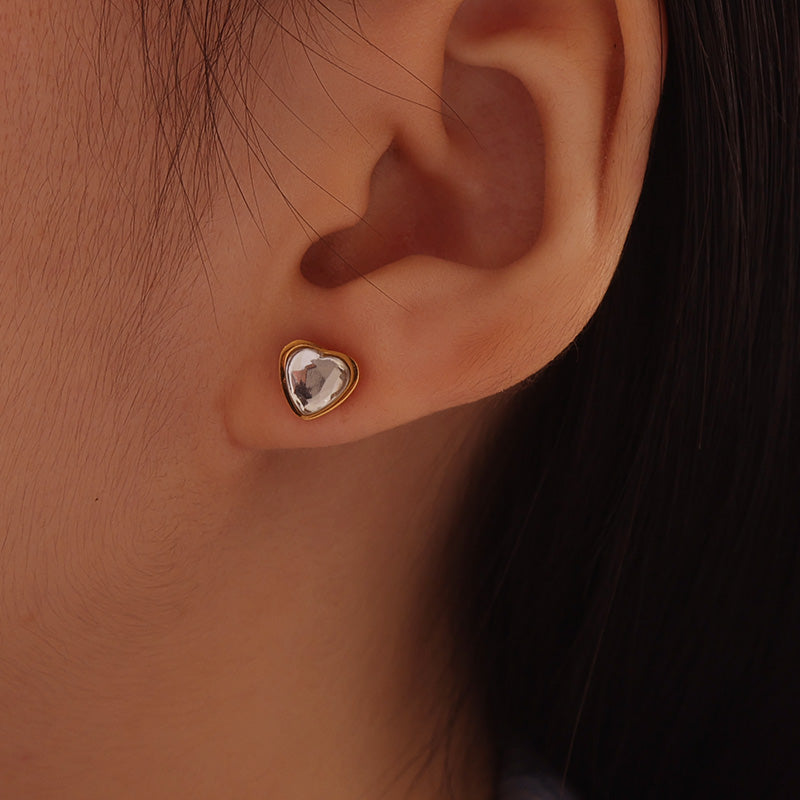 Tiny Heart Studs – Gold (7 mm)