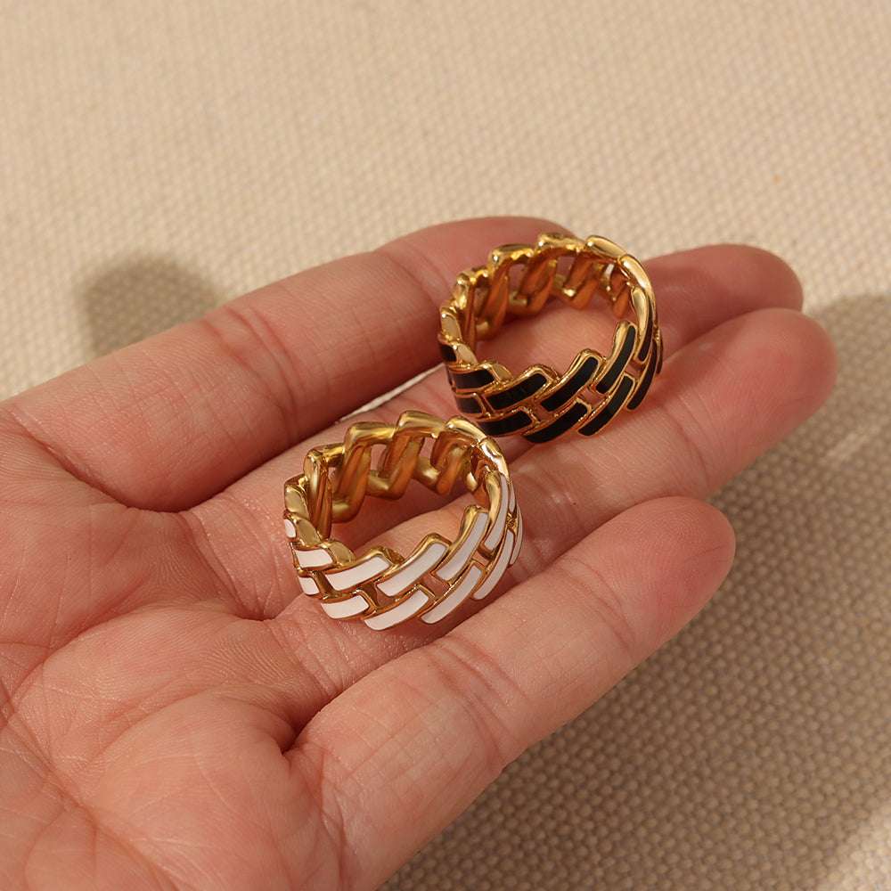 Lattice Band Ring – Gold (Black/White)
