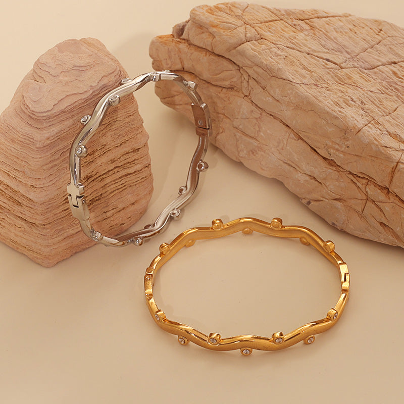 Wave Crystal Bangle – Gold